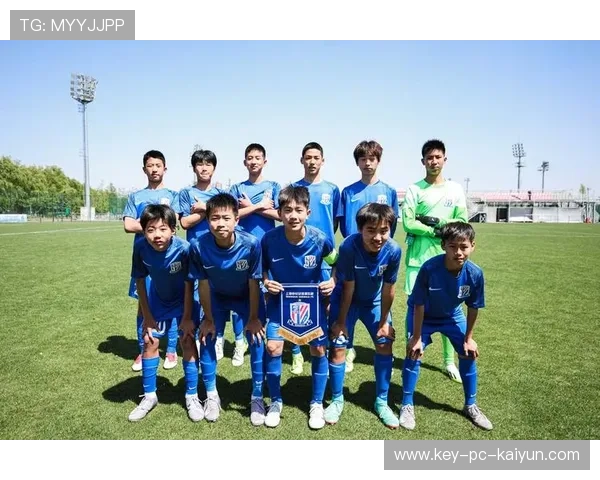 足球联赛在青训扶持中推动俱乐部与学校建立学分互认项目，足球俱乐部青训营